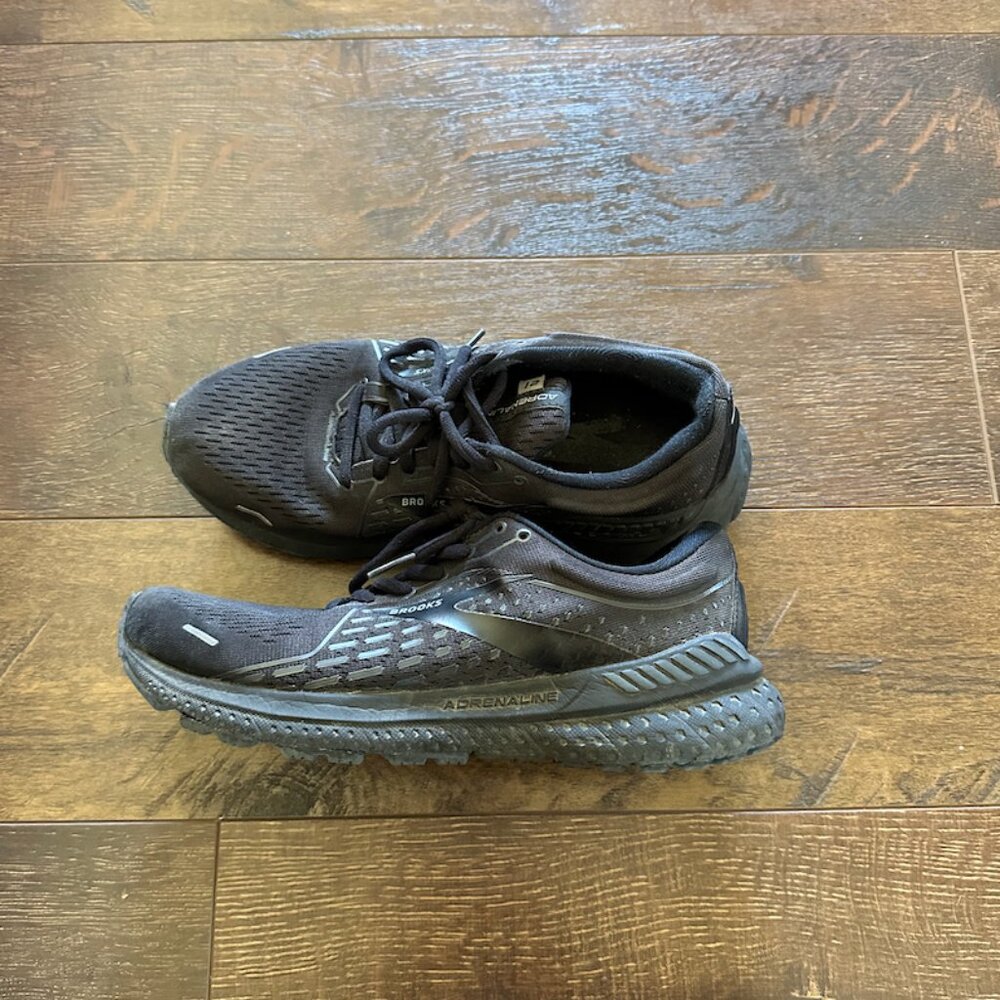 Women's Brooks Adrealine GTS 21 Sneakers